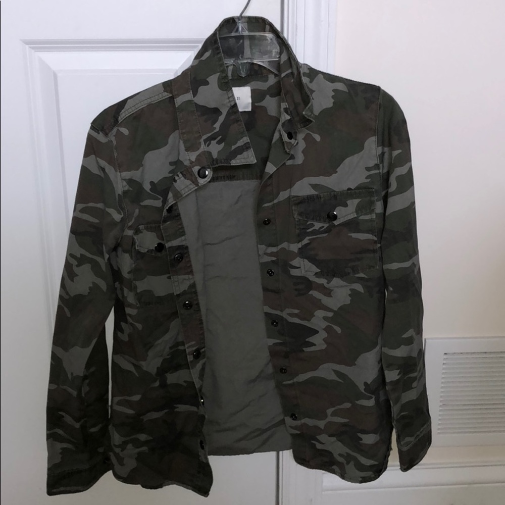 Forever 21 camo jacket. Women’s medium